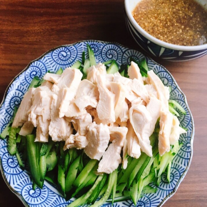 電子レンジで簡単!棒棒鶏(バンバンジー)と黒酢ダレ